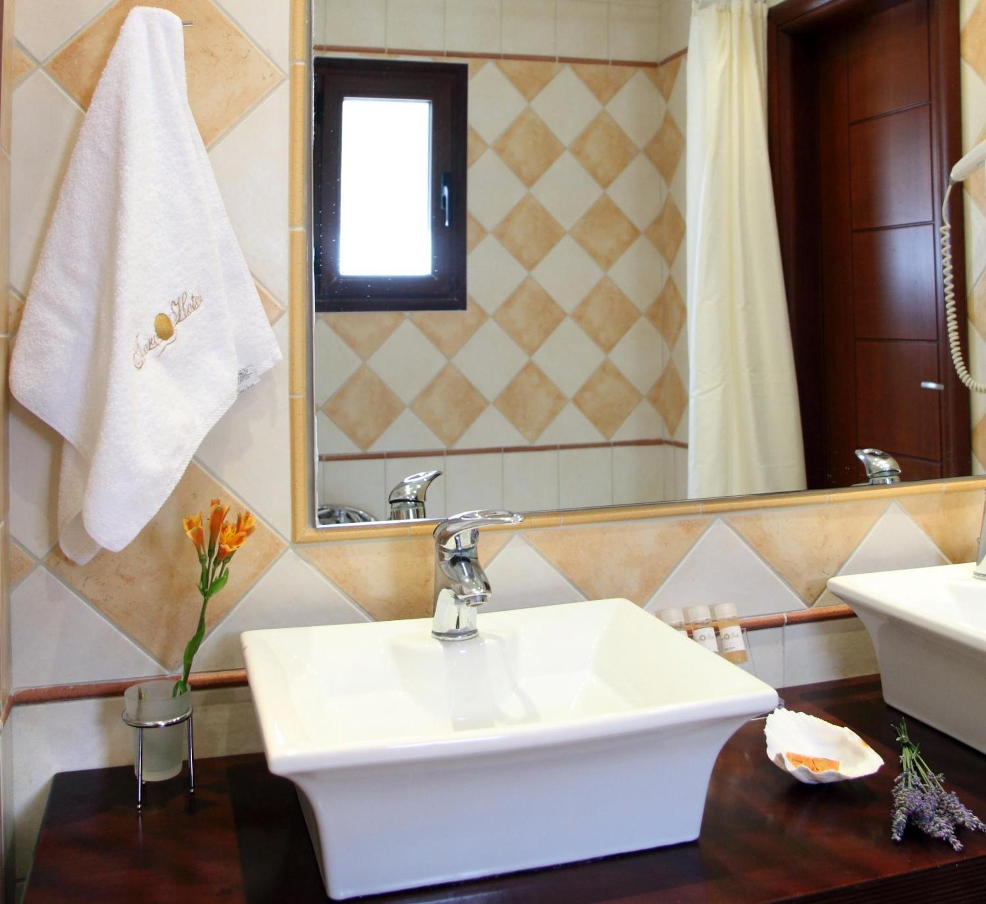 Hotel Tesoro 니키아나 외부 사진